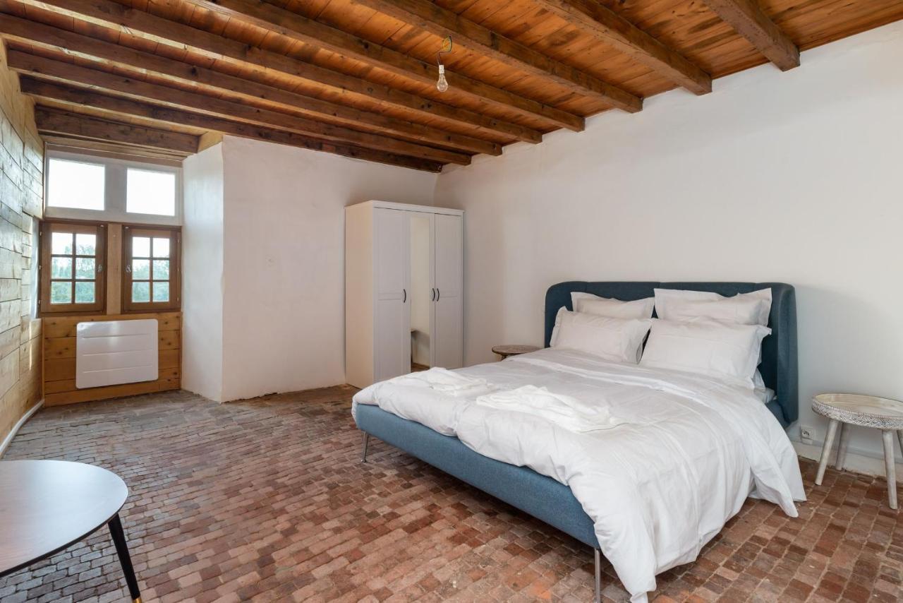 Appartements Au Chateau Ars Ars-sur-Formans Exteriör bild